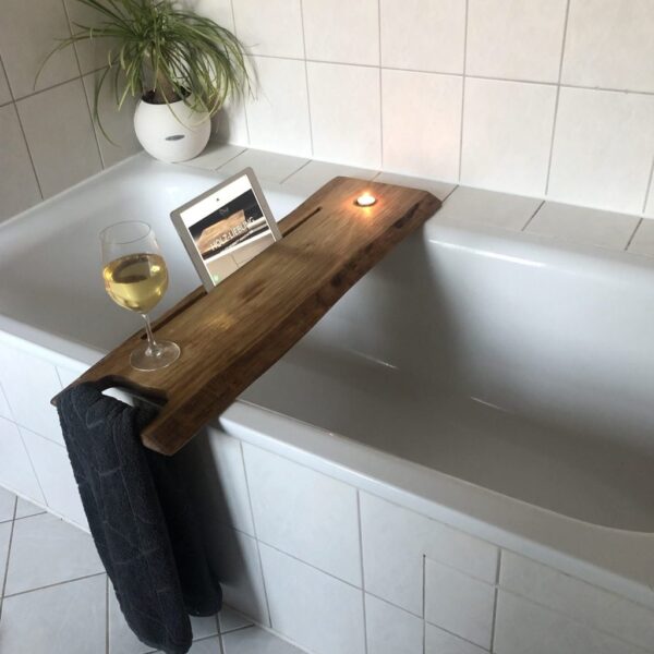 Plateau De Baignoire En Bois Massif, Dans Une Salle De Bains