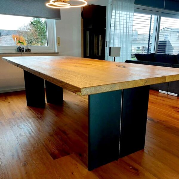 Table À Manger En Chêne Massif Sur Mesure, En Chêne, Dans Une Salle À Manger