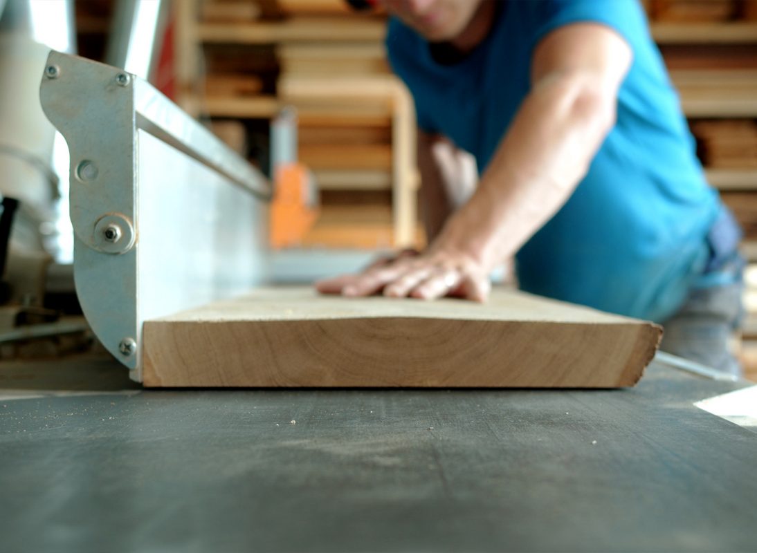 Verarbeitung Handarbeit Schneidebrett Herstellung Hobel