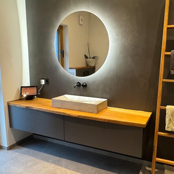 Plateau De Vasque En Bois Massif Sur Mesure, En Chêne, Dans Une Salle De Bains