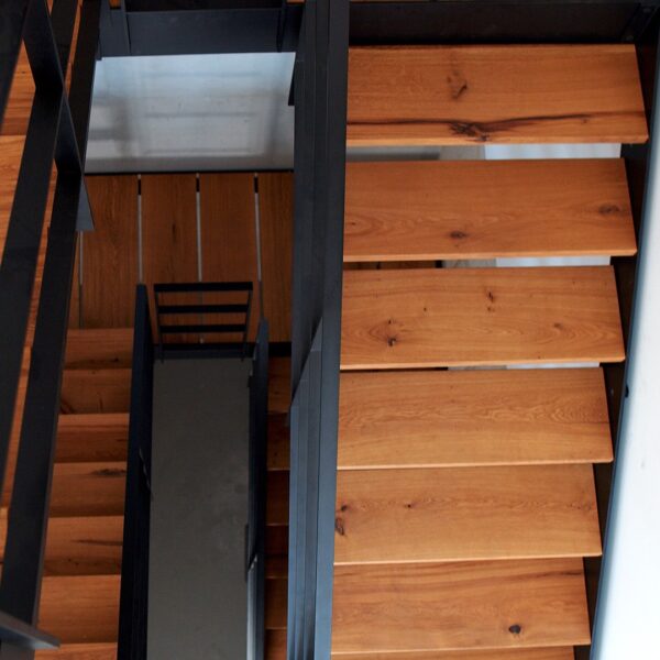 Marches D’escalier En Bois Massif Sur Mesure, En Chêne, Sur Un Escalier