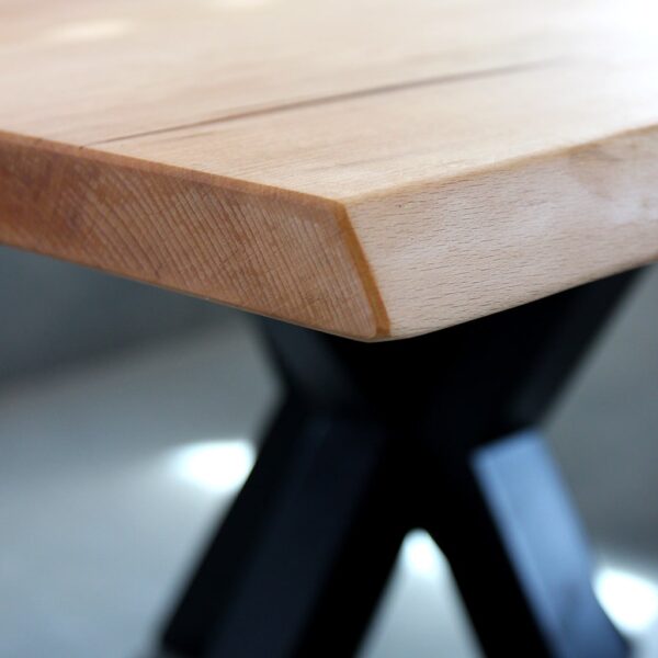 Table Basse En Bois Massif Sur Mesure, En Hêtre, Avec Bord Naturel, Vue De Détail