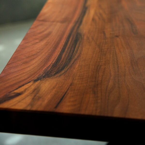 Table Basse En Bois Massif Sur Mesure, En Noyer, Vue De Détail