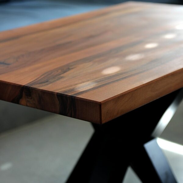 Table Basse En Bois Massif Sur Mesure, En Noyer, Vue De Détail