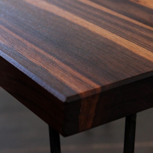 Table Basse En Bois Massif Sur Mesure, En Noyer, Vue De Détail