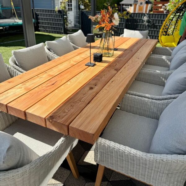 Table De Jardin En Poutres De Bois Sur Mesure, En Mélèze, En Extérieur