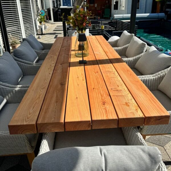 Table De Jardin En Poutres De Bois Sur Mesure, En Extérieur