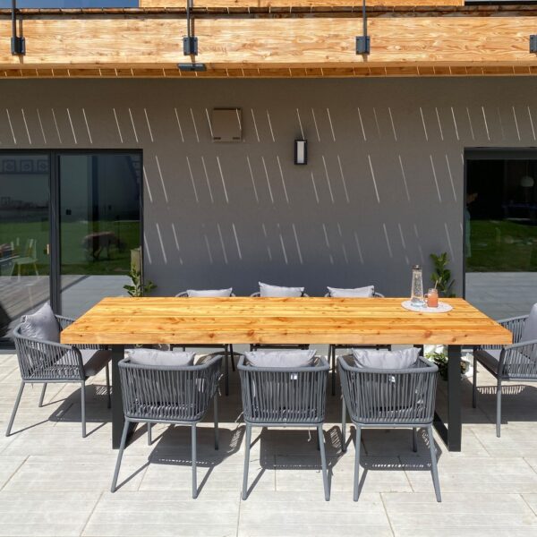 Table De Jardin En Poutres De Bois Sur Mesure, En Mélèze, En Extérieur