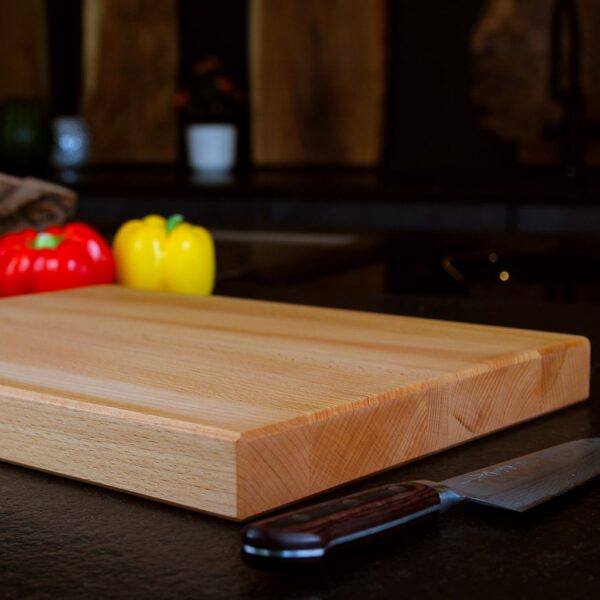 Planche À Découper En Hêtre – Le Modèle « Robuste », En Hêtre, Vue De Détail, Dans Une Cuisine