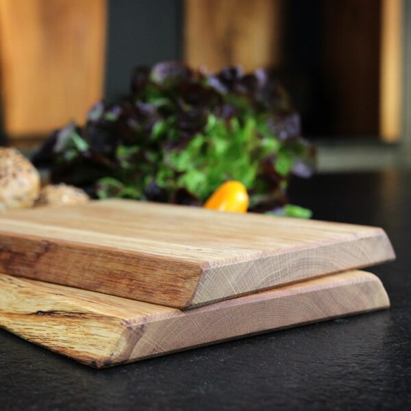 Planche Apéritive Rustique En Chêne Avec Bord Naturel, En Chêne, Vue De Détail