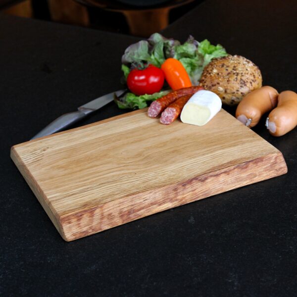 Planche Apéritive Rustique En Chêne Avec Bord Naturel, En Chêne