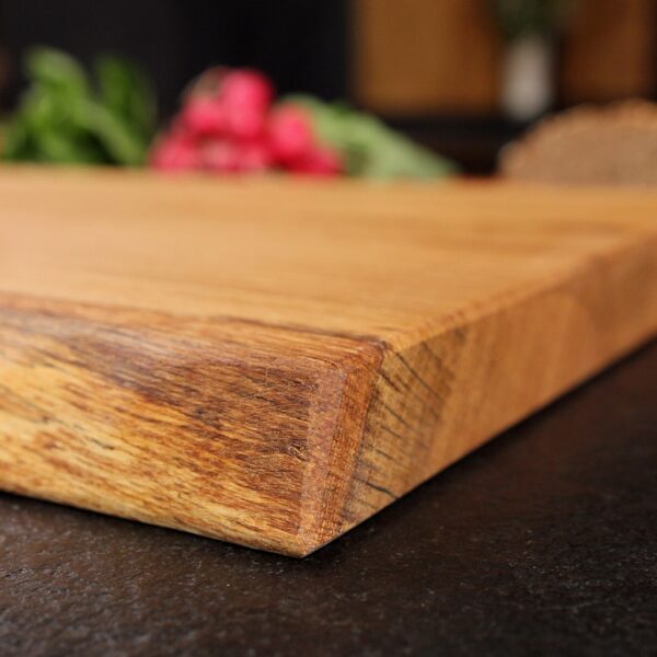 Planche Rustique À Découper Et À Servir En Chêne, Avec Bord Naturel, Vue De Détail