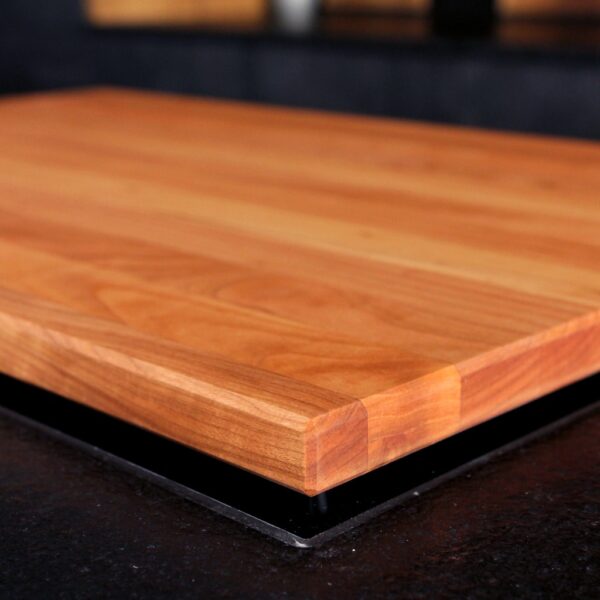 Couvre-Plaque De Cuisson En Bois Pour Vitrocéramique Et Induction, Sur Une Plaque De Cuisson, En Merisier, Vue De Détail