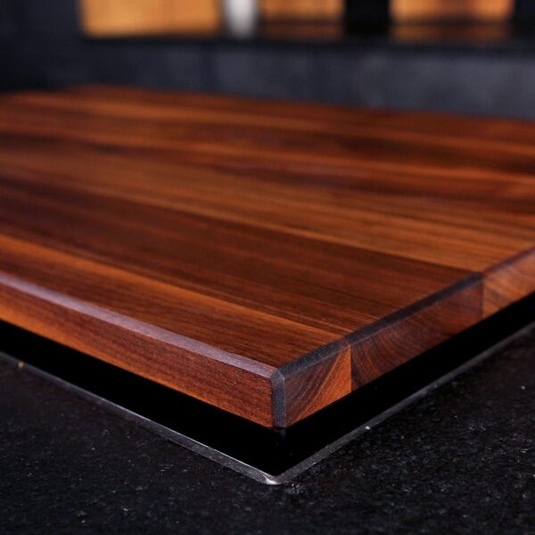 Couvre-Plaque De Cuisson En Bois Pour Vitrocéramique Et Induction, Sur Une Plaque De Cuisson, En Noyer, Vue De Détail