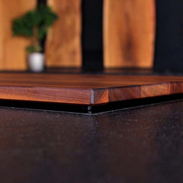 Couvre-Plaque De Cuisson En Bois Pour Vitrocéramique Et Induction, Sur Une Plaque De Cuisson, En Noyer, Vue De Détail