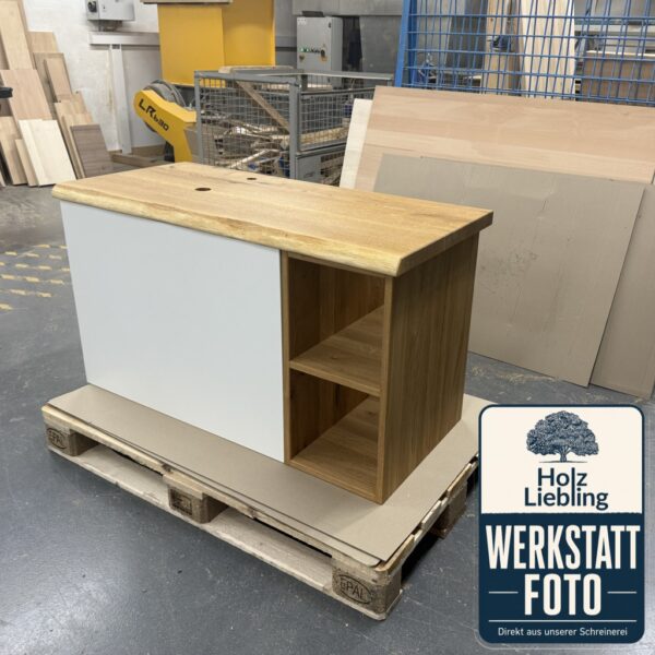 Meuble Vasque Sur Mesure Avec Plateau En Bois Massif, Photo De Fabrication Dans L’atelier, Avec Rangement Ouvert