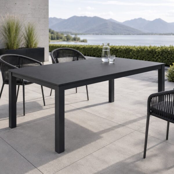 Table De Jardin Avec Plateau Hpl Et Piètement Zebra, Vue De Détail, En Utilisation Extérieure