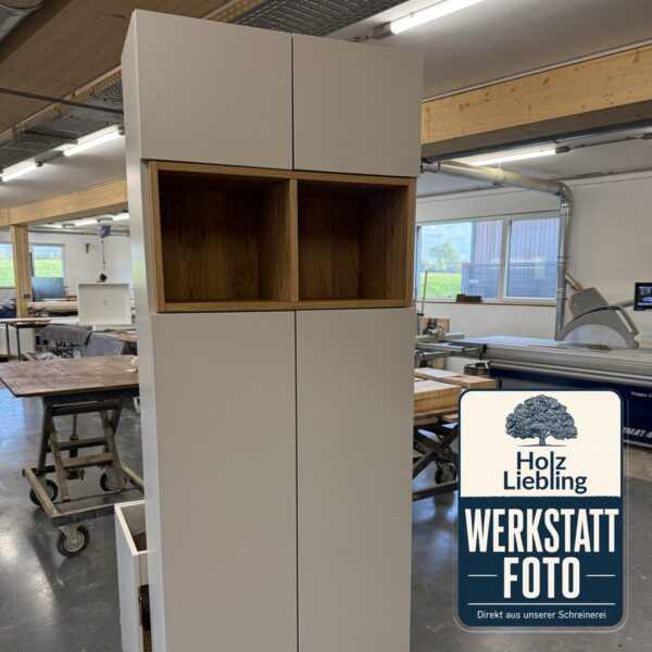 Armoire De Salle De Bains Sur Mesure, Photo De Fabrication Dans L’atelier, En Chêne